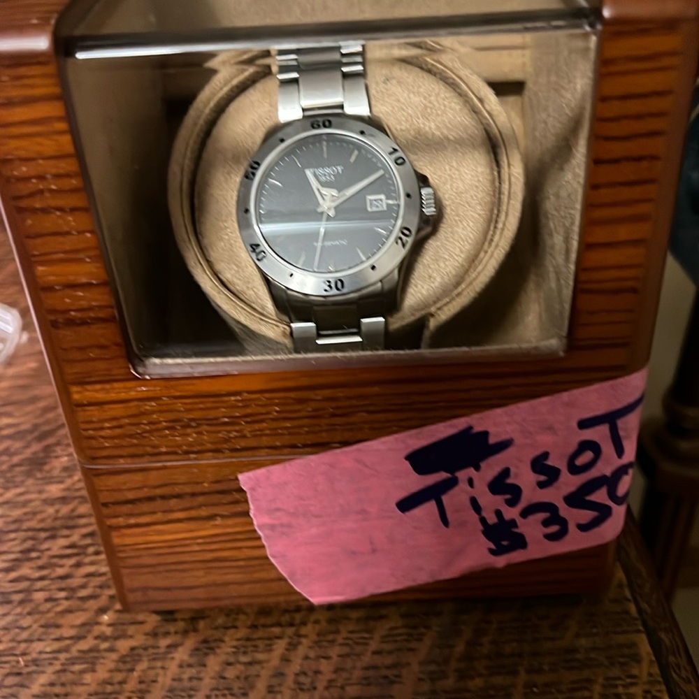 LIKE NEW **TISSOT 1853** Swissmatic includes wooden self winding box.